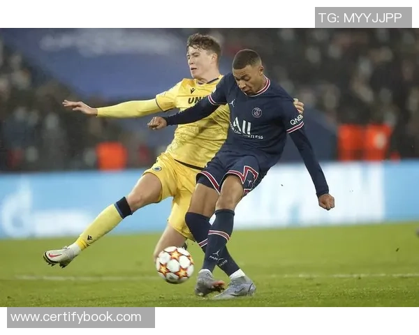 历届足球明星回顾与分析各年最佳球员全景展示