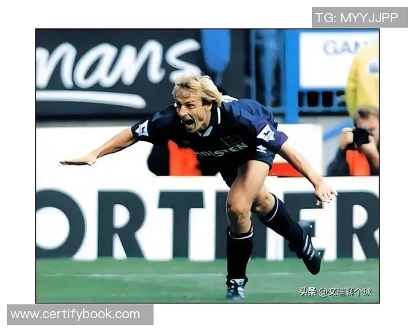 足球明星的传奇人生与球场背后的故事探秘